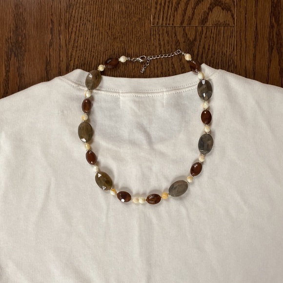 Necklace with faux stones - Picture 2 of 4